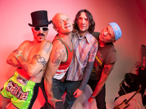 Uno de los show de los Red Hot Chili Peppers en River podrá verse en vivo por Flow