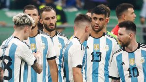 La Selección argentina enfrenta a Perú con Lionel Messi como titular