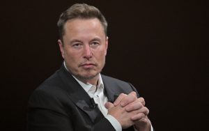 Elon Musk se enfrenta a las consecuencias de sus modificaciones: X redujo su valor a menos de la mitad
