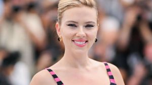 Scarlett Johansson denuncia a una aplicación de IA por utilizar su imagen sin autorización