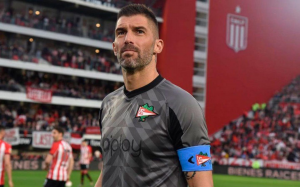 Mariano Andújar anuncia su retiro del fútbol tras brillante trayectoria