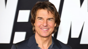 2024 y Tom Cruise inicia una épica asociación con Warner Bros Discovery