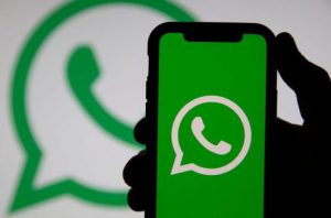 El truco para saber lo que dice un audio de WhatsApp sin tener que reproducirlo