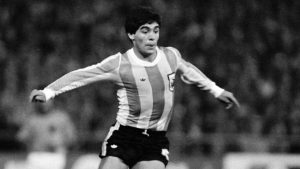 Efemérides: el día que Maradona debutó en la selección argentina con 16 años