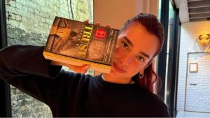 Dua Lipa recomendó como “lectura del mes” la novela de un escritor argentino