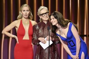 Meryl Streep, Emily Blunt y Anne Hathaway recrearon icónicos momentos de “El diablo viste a la moda” en los SAG Awards