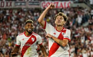 Polémica en River: Colidio intercambió la camiseta con Deyverson tras la eliminación de la Copa Libertadores