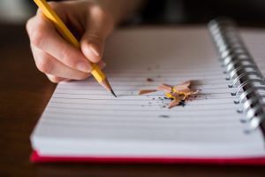 Por qué escribir a mano es mejor para el cerebro que hacerlo usando tecnología