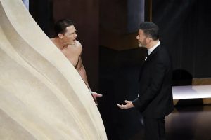 Oscars 2024: ¿por qué John Cena presentó un premio TOTALMENTE DESNUDO?