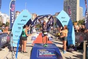 Leiro y Piñeyro, los número “1” en el destacado Asics Half ISS Triatlón Mar del Plata