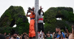 Miles de personas se reunieron en el Obelisco para despedir a Akira Toriyama, el creador de Dragon Ball