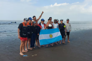 Cruzó el Río de la Plata a nado en menos de 9 horas y marcó un nuevo récord