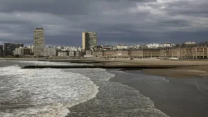 Triple alerta meteorológica en Mar del Plata: tormentas, lluvias y viento para este lunes