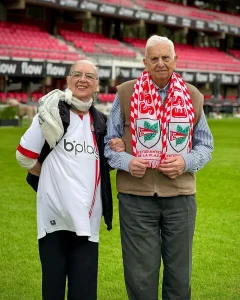 Abuelos virales: viajaron a ver a Estudiantes desde Mar del Plata y fueron invitados al Estadio