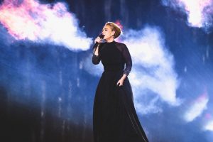 Adele y Céline Dion emocionan al público en Las Vegas: un abrazo entre lágrimas y admiración