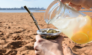 Cómo preparar un buen tereré: la opción refrescante para los días de calor del 2024