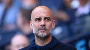 Pep Guardiola apareció con arañazos y sorprendió con su explicación: “Yo solo”