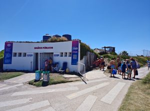 Mejoras en Punta Mogotes: Wifi libre, nuevas duchas y renovación del puente peatonal