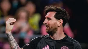 Lionel Messi revolucionó el Super Bowl: Sus hijos dividieron la tribuna con sus camisetas