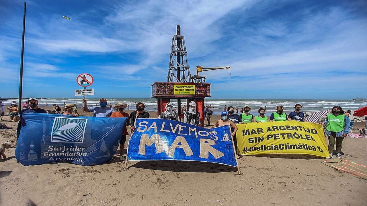 “La presión de la industria no silenció el rechazo ciudadano al avance petrolero” 1 12193a6c-gpa-torre-petrolera-6-1024x682_1.jpg