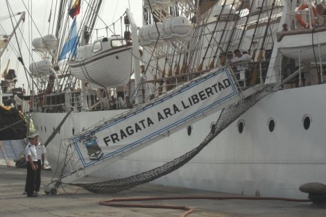 Fragata Libertad: El día que arribó a Mar del Plata tras ser retenida durante 77 días en Ghana 1 1349969665_0.jpg