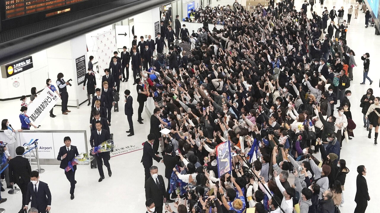 Mundial de Qatar 2022: La Selección de Japón volvió al país y los recibió el Primer Ministro 1 16704335077061_1.jpg