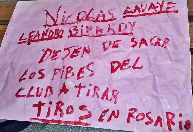 Se juega Newell's y Vélez en medio de una interna de barras que dejó un muerto 1 16753634692379.jpg