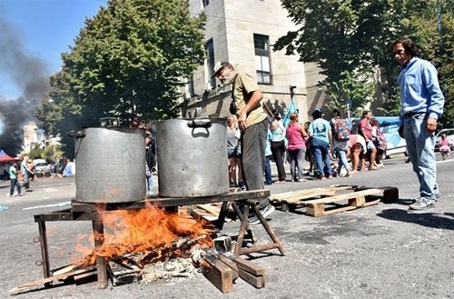 El municipio denunció ante la Justicia a las organizaciones que acampan en el centro 1 5aafacd8cf1c81521462488