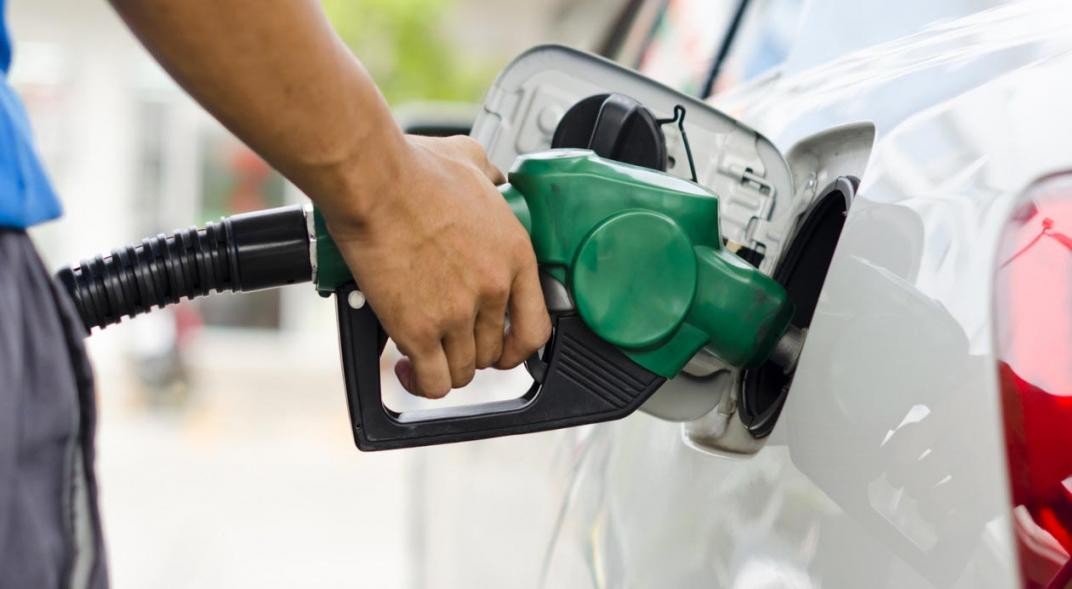 Aumentó un 4% el precio de la nafta 1 surtidores