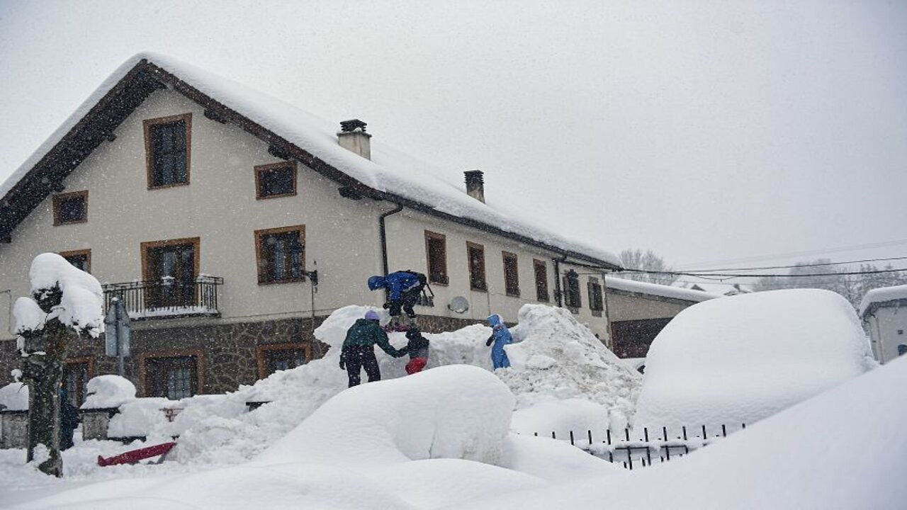 Tormentas, fuertes vientos y rutas cerradas en una Europa cubierta de nieve 1 808x539_cmsv2_990e2dfc-cdc8-5108-ba26-6b9a9f066314-7331780_1.jpg