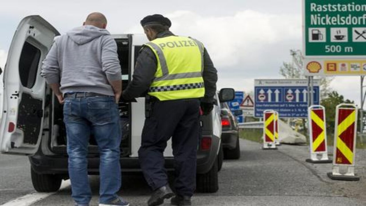 Austria refuerza los controles en la frontera con Hungría 1 837e10f0d9f3fd5395f6af300e94bf34_1.jpg