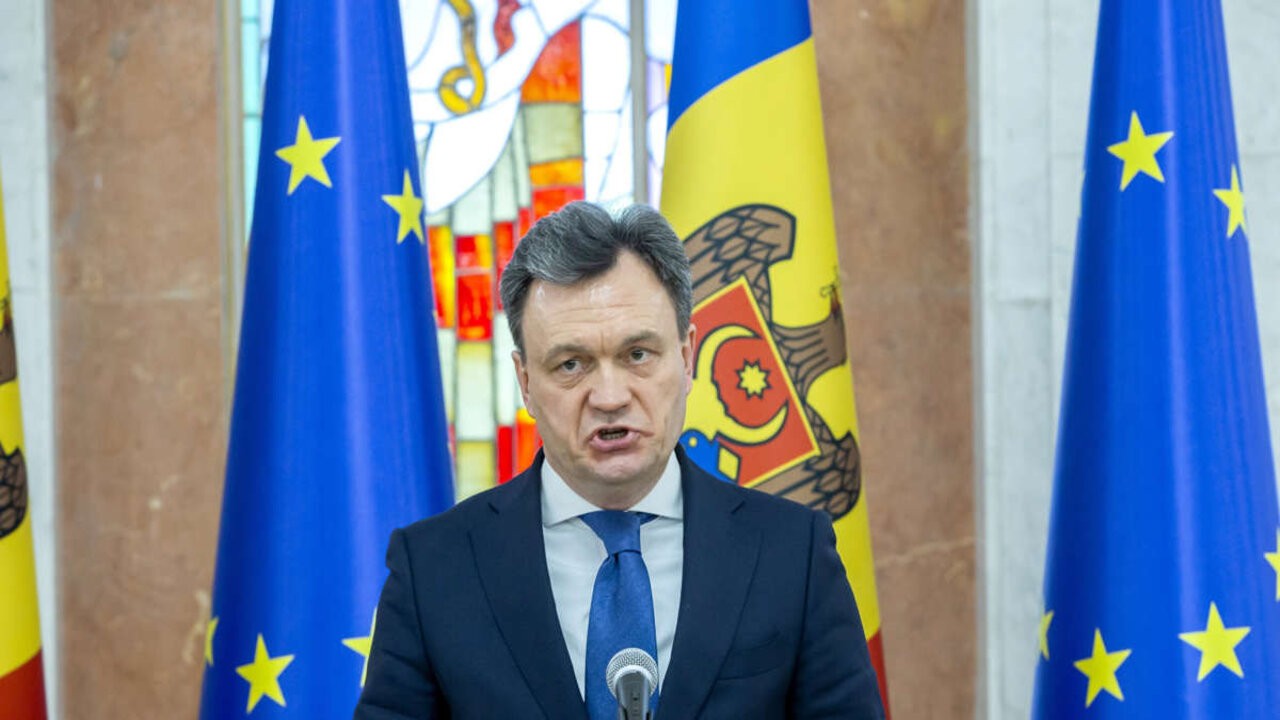 El Parlamento de Moldavia aprueba el Gobierno de Dorin Recean 1 AA17y9zL.jpg