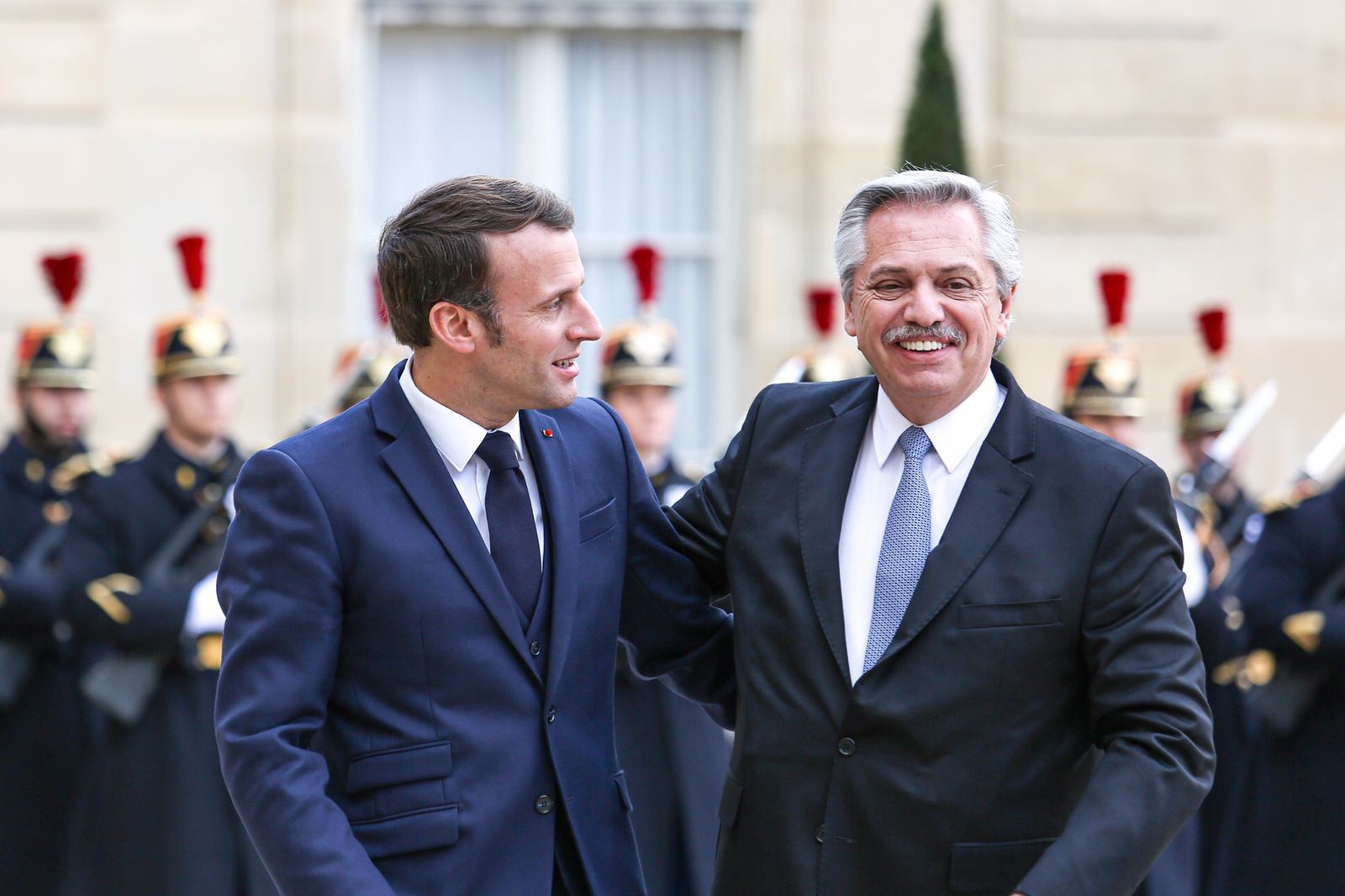Alberto Fernández de gira por Asia y Europa 1 ALBERTO_Y_MACRON.jpg