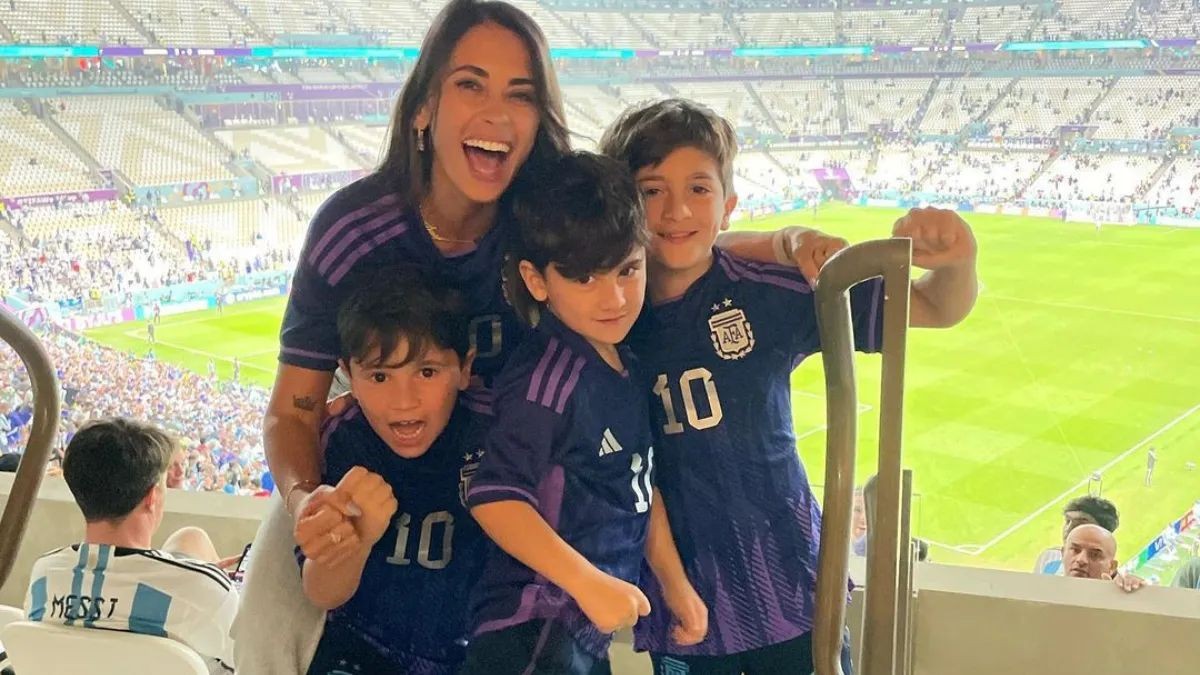 Antonella Roccuzzo y su look cábala para apoyar a Lionel Messi en el Mundial Qatar 2022 1 ANTONELLA_ROCCUZZO_SELECCION_ARGENTINSA.jpg
