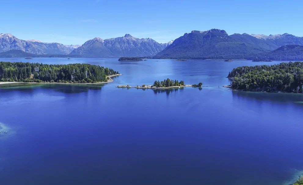 Turismo en Argentina: tres ciudades en las que puede salir más barato viajar en avión que en micro 2 BARILOCHE.jpg