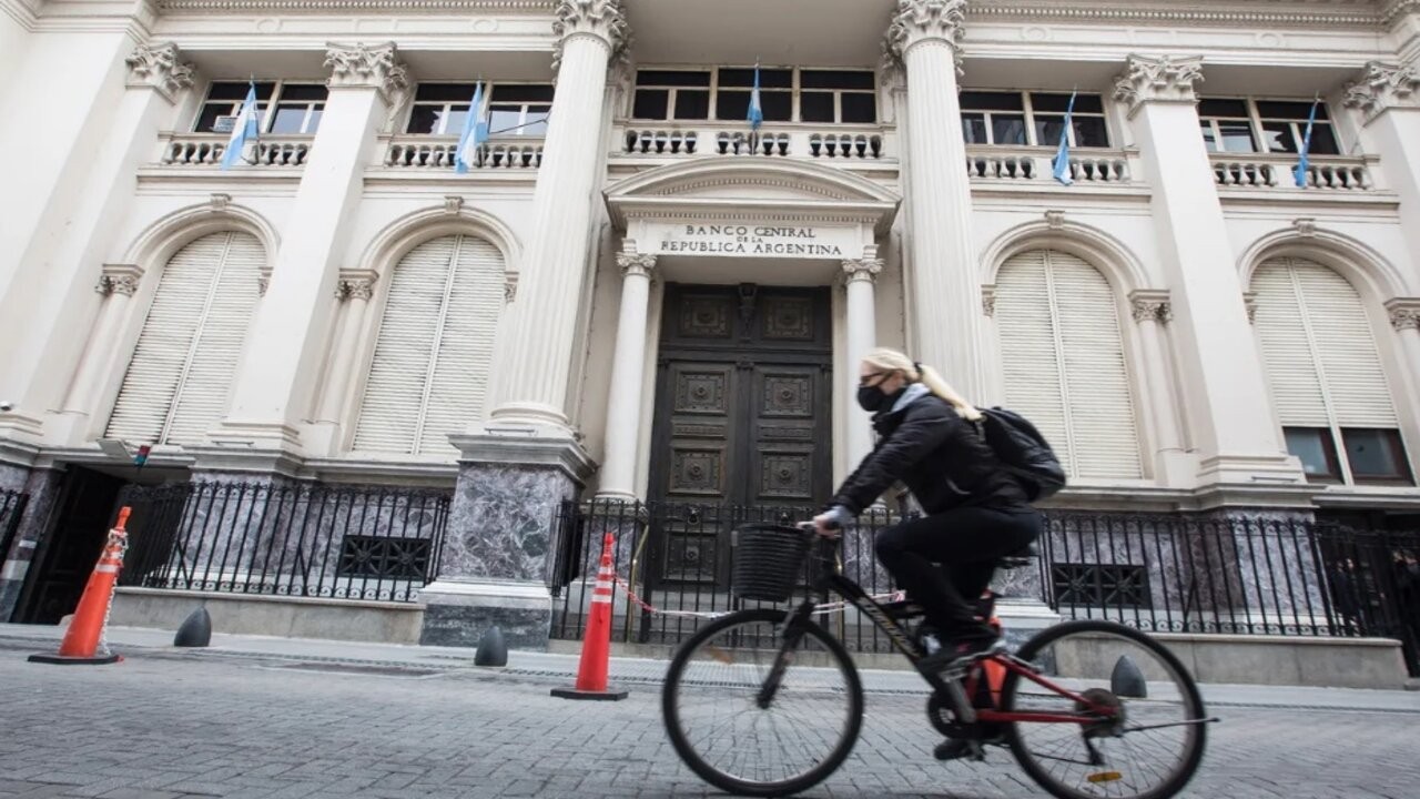 Baja el dólar blue pero sigue por arriba de los $300 1 Dolar Soja 1 1