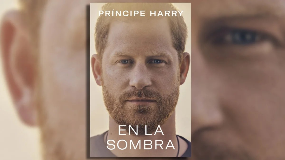 El príncipe Harry aseguró haber sido agredido por su hermano William 2 EN_LA_SOMBRA_HARRY.jpg