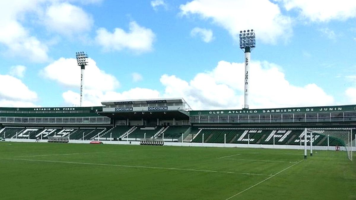 Boca busca mantener el liderazgo y mañana se medirá con Sarmiento 1 Estadio_Eva_Peron_Club_Sarmiento_de_Junin_2.jpg