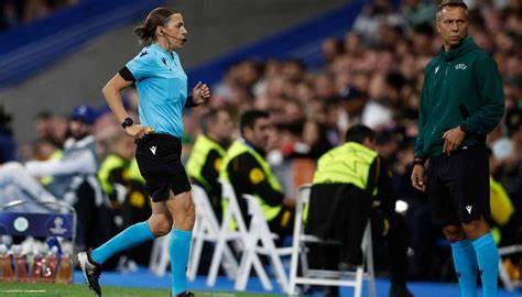 Quién es Stéphanie Frappart: La primera arbitra en dirigir un partido del Mundial masculino 1 FRAPPART.jpg