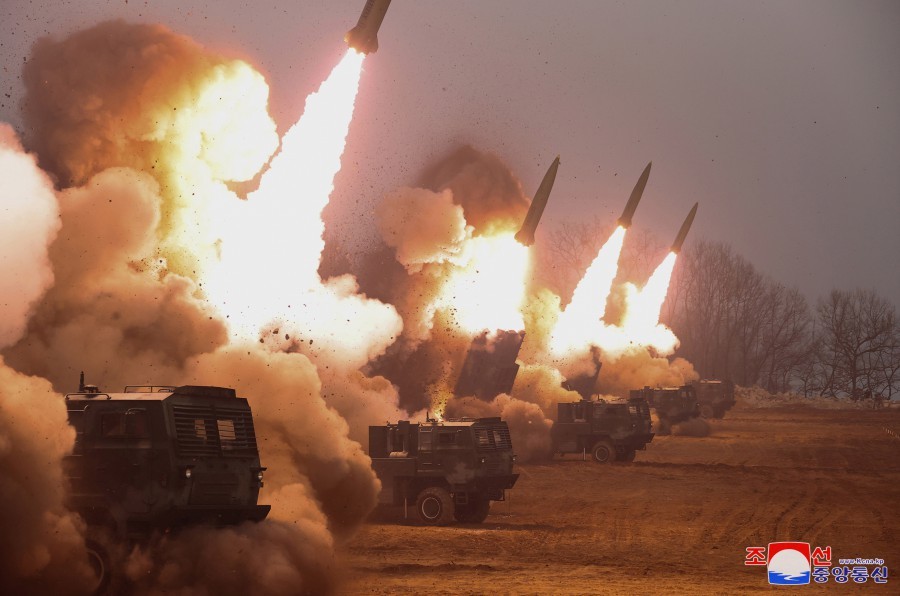 Corea del Norte disparó seis misiles de corto alcance en el Mar Amarillo 3 Fq1z-F2WIAEeogr_copy.jpg