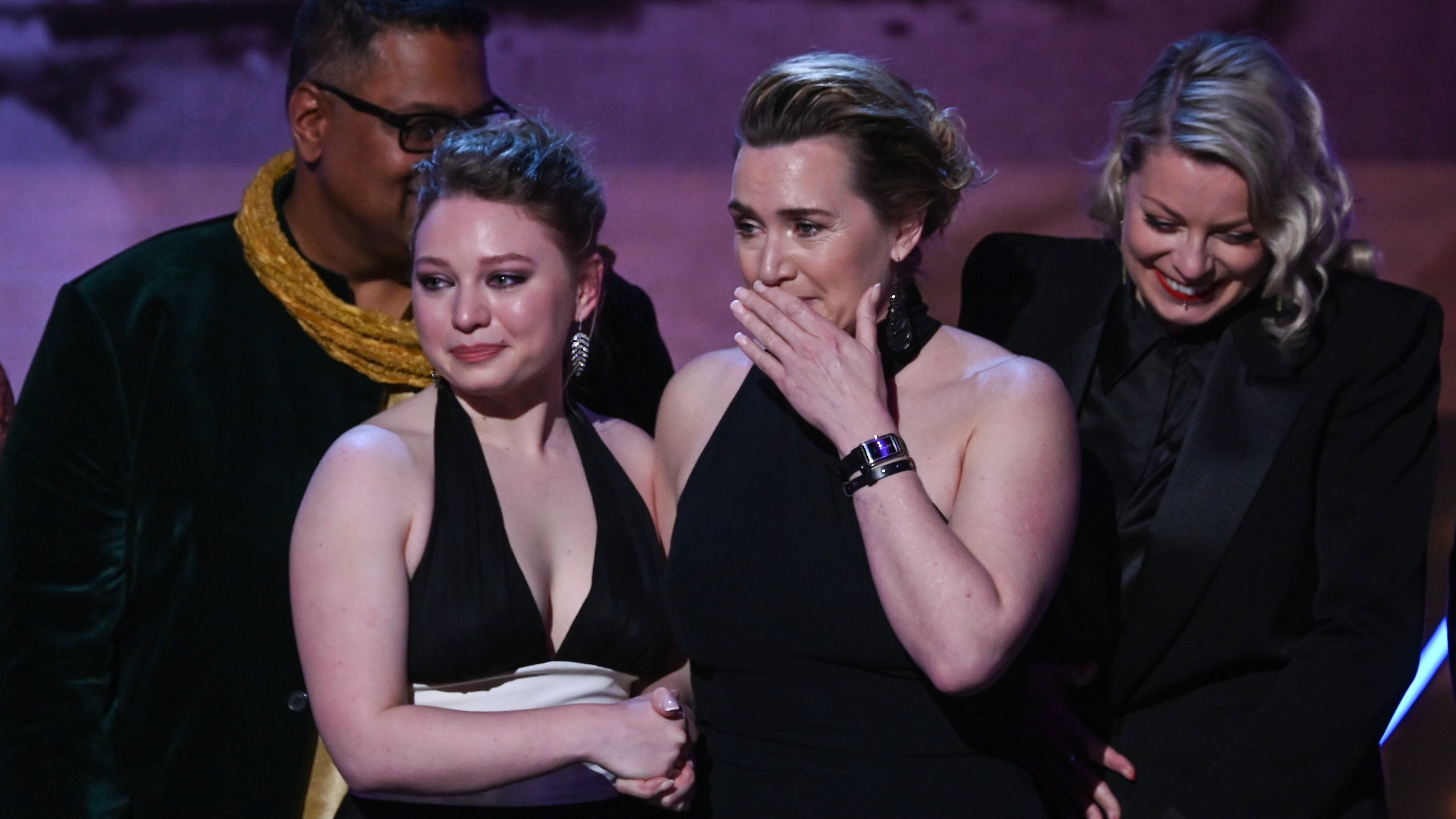 Kate Winslet habló en los premios Bafta sobre la importancia de la salud mental en los niños 1 FwIK8LXXsAIktvG.jpg