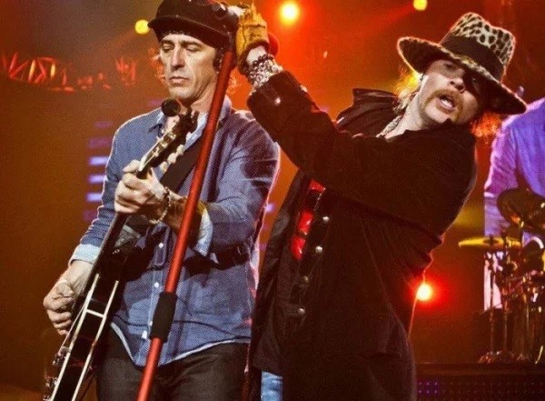 Un día como hoy: Nace Izzy Stradlin 1 Izzy-Stradlin-Guns.jpg