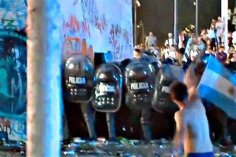 Incidentes en el Obelisco: los festejos dejaron 14 detenidos y 21 policías heridos 1 OBELISCO_CIUDAD_DE_BUENOS_AIRES.jpg