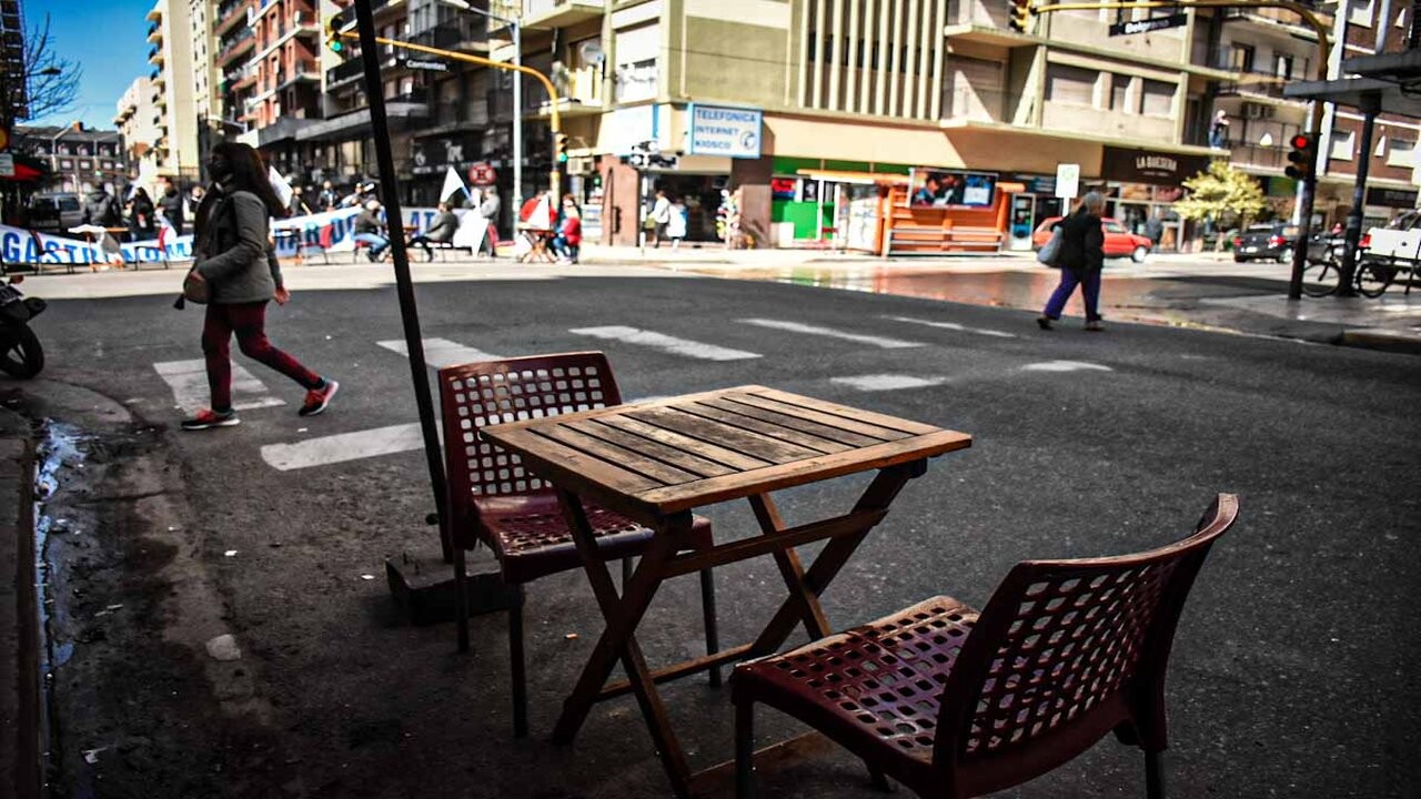 Volvieron a rechazar los decks en Güemes 1 PROTESTA-GASTRONOMICOS-06_1.jpg