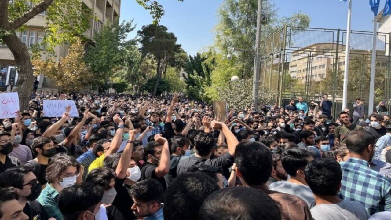 Irán: 4 muertos y 75 heridos en los incidentes por la muerte de Masha Amini 1 Protestas en Iran 696x442 1