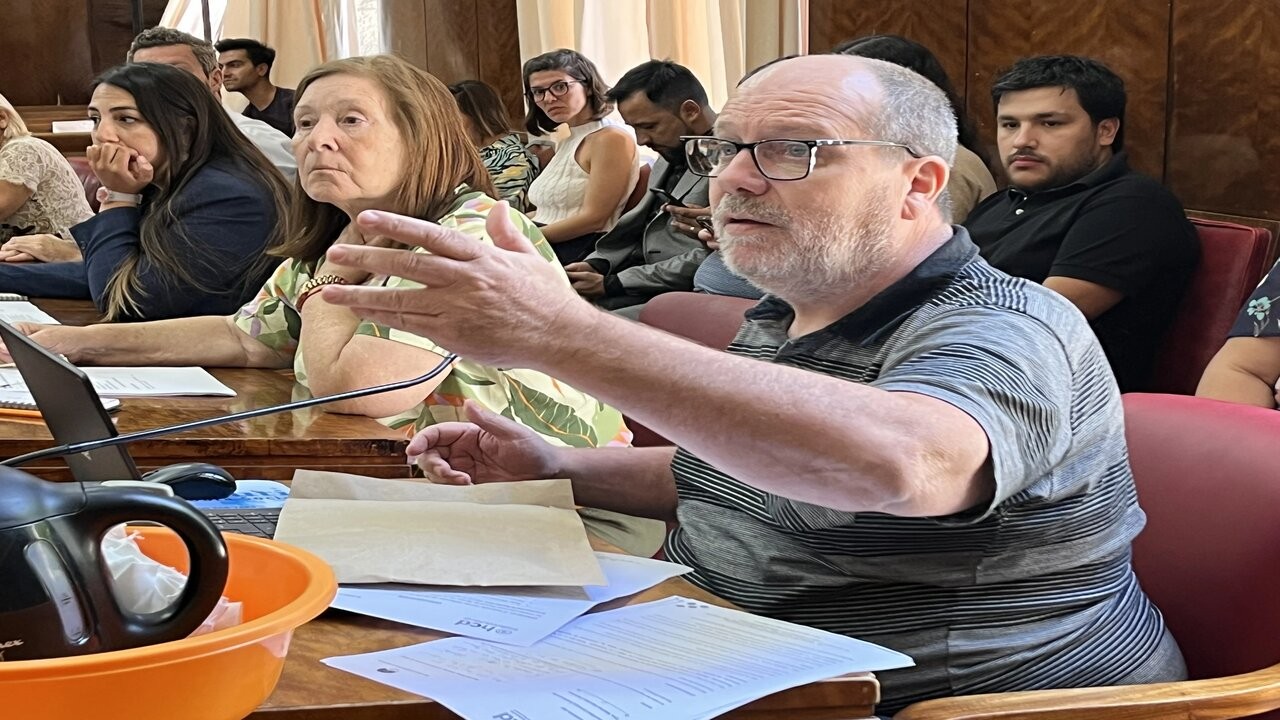 Polémica en el Concejo Deliberante: llevaron una palangana y una pava al recinto 1 Pujato2.jpg