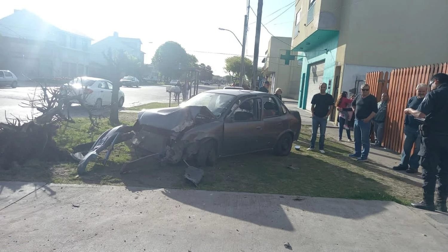 Chocó un auto e intentó escapar: No quiso realizarse el test de alcoholemia 1 REMISERO.jpg