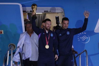 La Selección Argentina llegó al país con la copa entre las manos 1 SELECCION_ARGENTINA_EN_BUENOS_AIRES_3.jpg