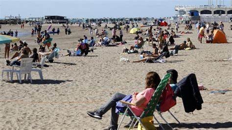 Turistas en Mar del Plata: hasta el momento ingresaron más de cuatro mil automóviles a la ciudad 1 TURISTAS.jpg