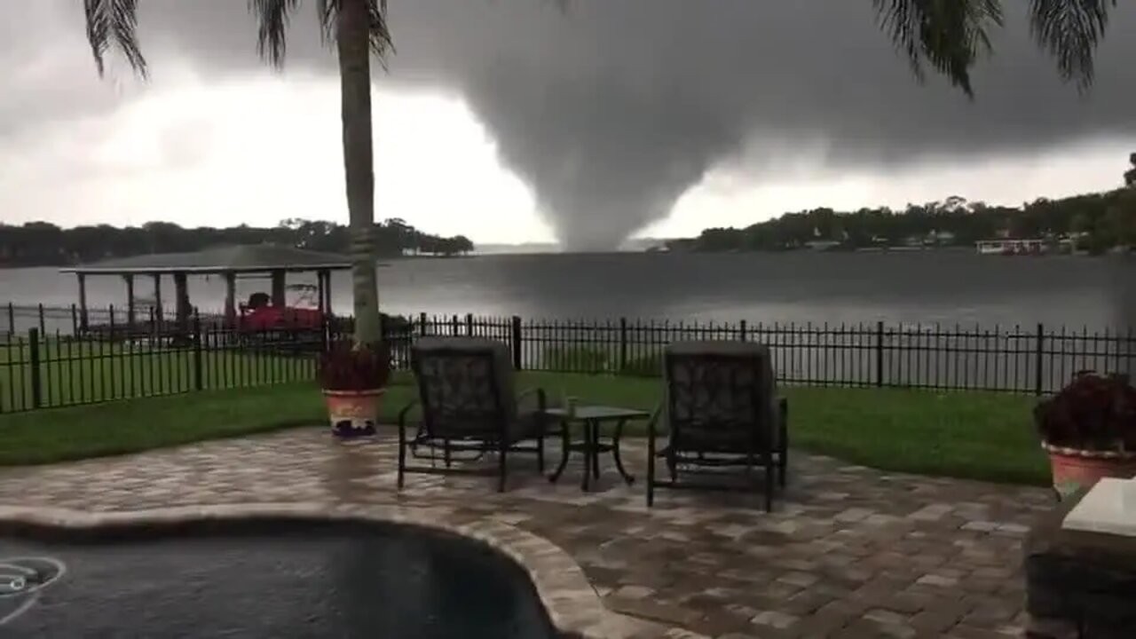 Un tornado azotó el aeropuerto de North Perry en Florida 1 Tornado-in-Orlando.jpg